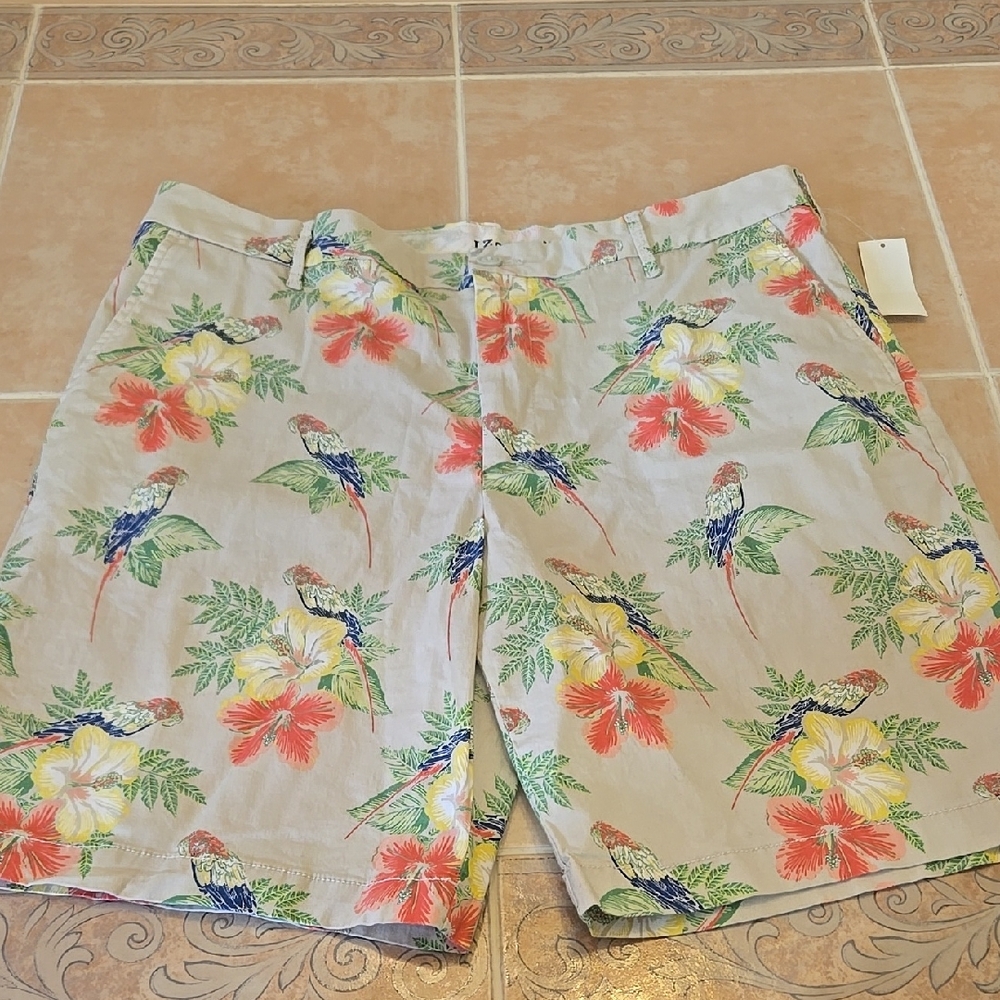 Izod Men's Tropical/Parrot Pattern Shorts